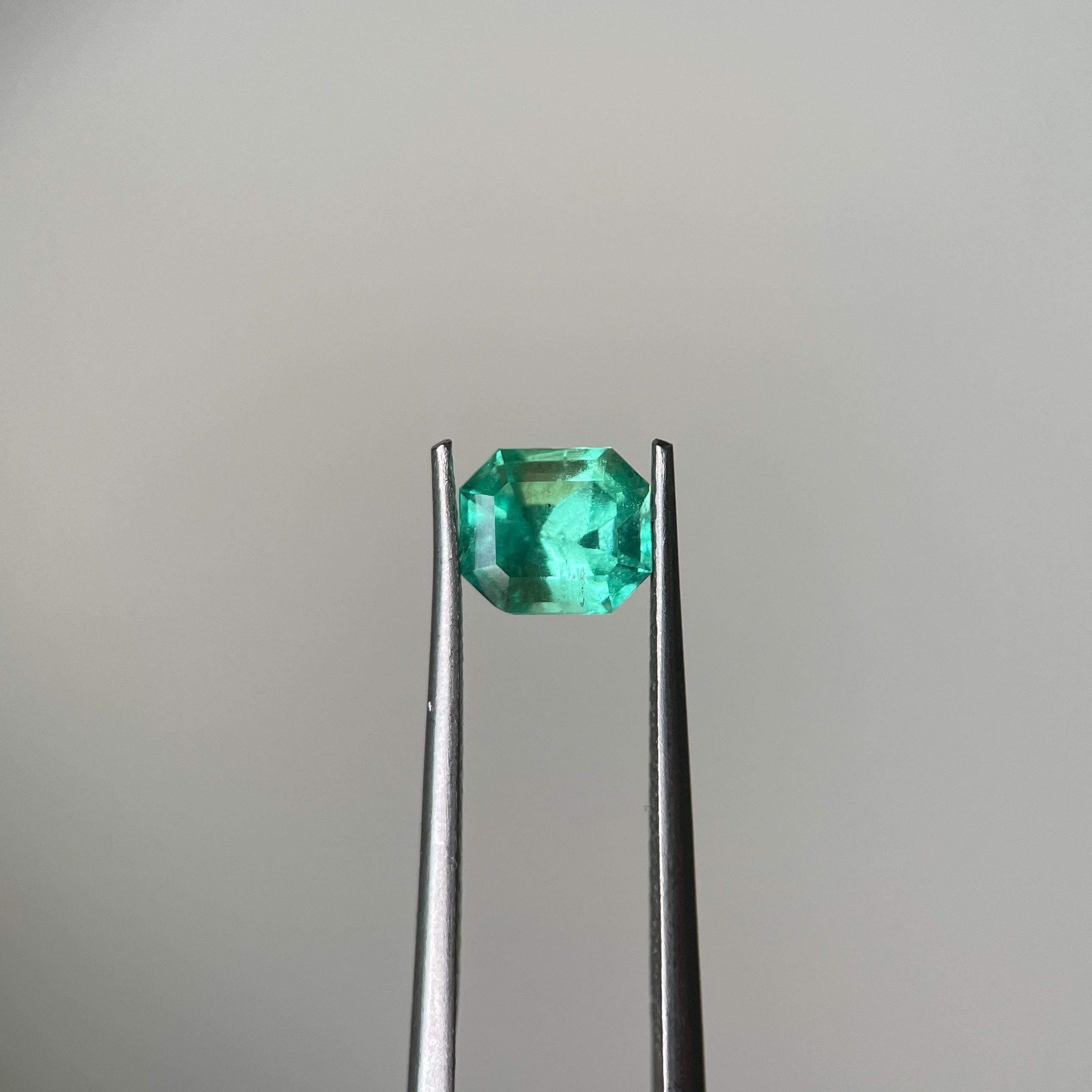 GIA 0.76ct Colombia Muzo Emerald -Minor Clarity Enhanced (F1) -(5.90x5.13 x4.1mm) en vente 1