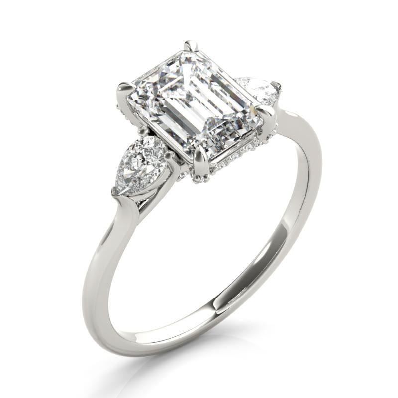 GIA 0,79ct Emerald Three-Stone Decorated Gallery Anello con diamanti in oro bianco 18K in vendita 1