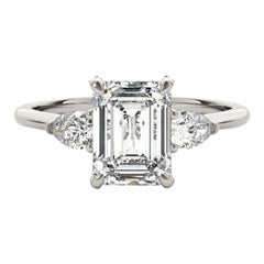 GIA 0,79ct Emerald Three-Stone Decorated Gallery Anello con diamanti in oro bianco 18K