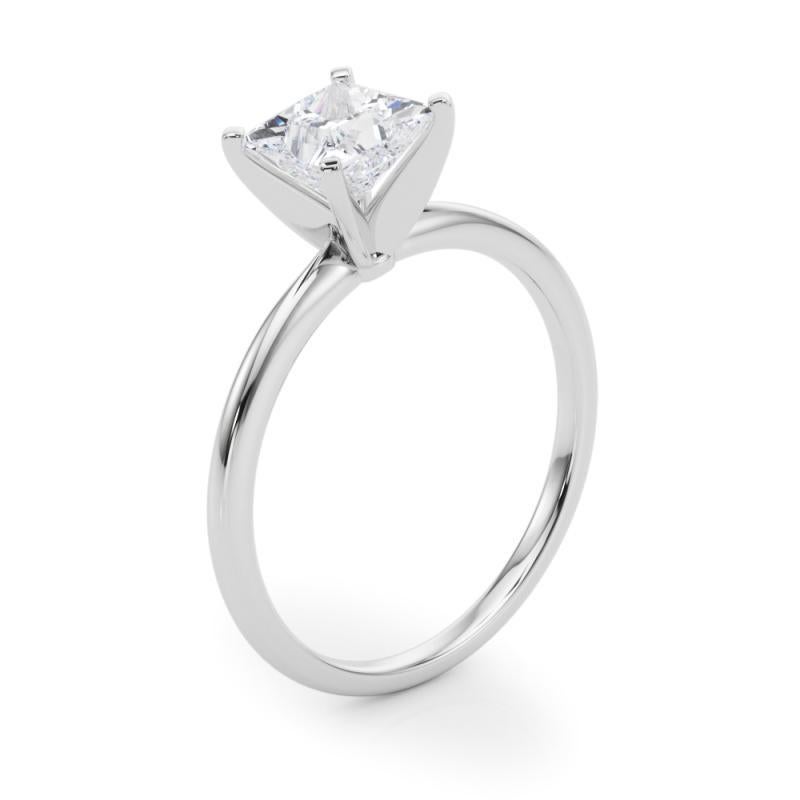 GIA Anillo de diamantes de oro blanco de 18 quilates con solitario engastado en garra y banda delgada princesa de 0,7 ct en venta 1