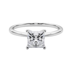 GIA Anillo de diamantes de oro blanco de 18 quilates con solitario engastado en garra y banda delgada princesa de 0,7 ct