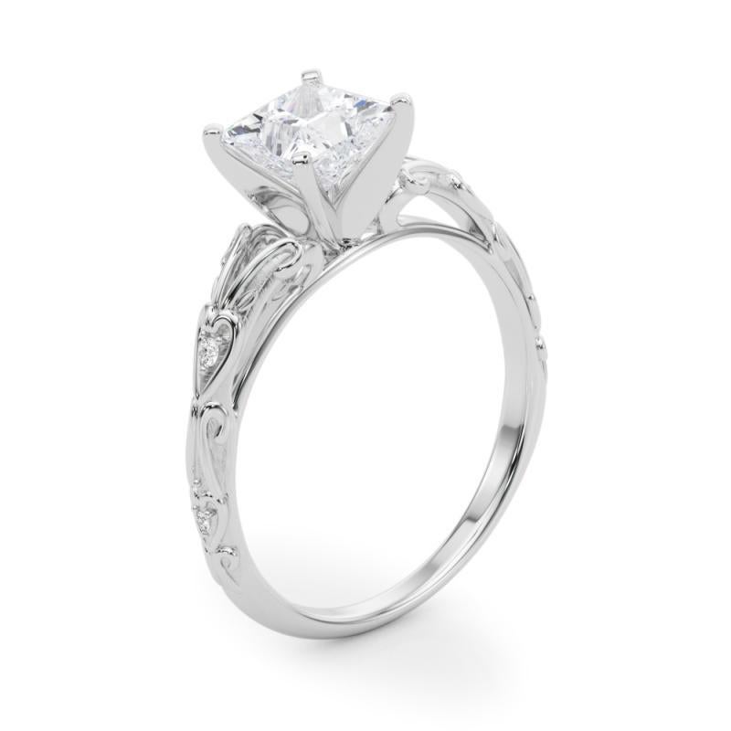 GIA 0,7ct Princess Vintage 3-Stone Heart & Vine Anello di diamanti in oro bianco 18K in vendita 1