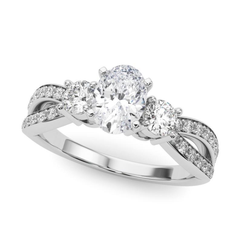 Taille ovale GIA 0.80ct Oval Three-Stone Split Shank Pave  Bague en diamant en vente