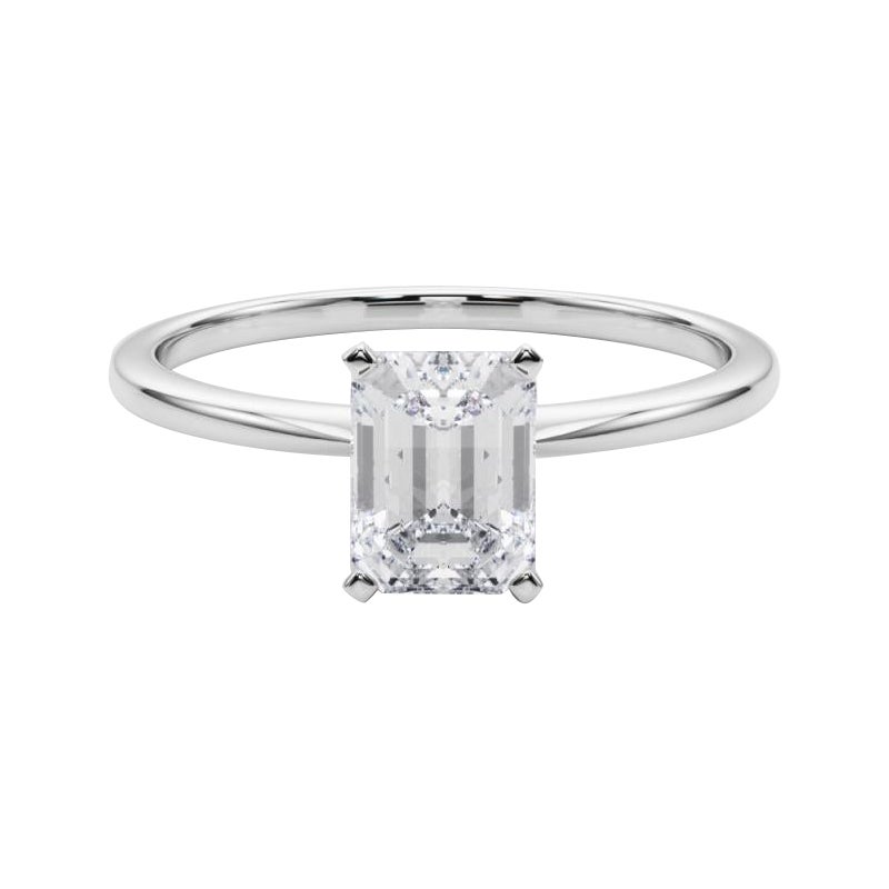 GIA 0,81 ct Esmeralda engastada con garras Anillo de diamantes solitario en oro blanco de 18 quilates