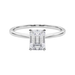 GIA 0,81 ct Esmeralda engastada con garras Anillo de diamantes solitario en oro blanco de 18 quilates
