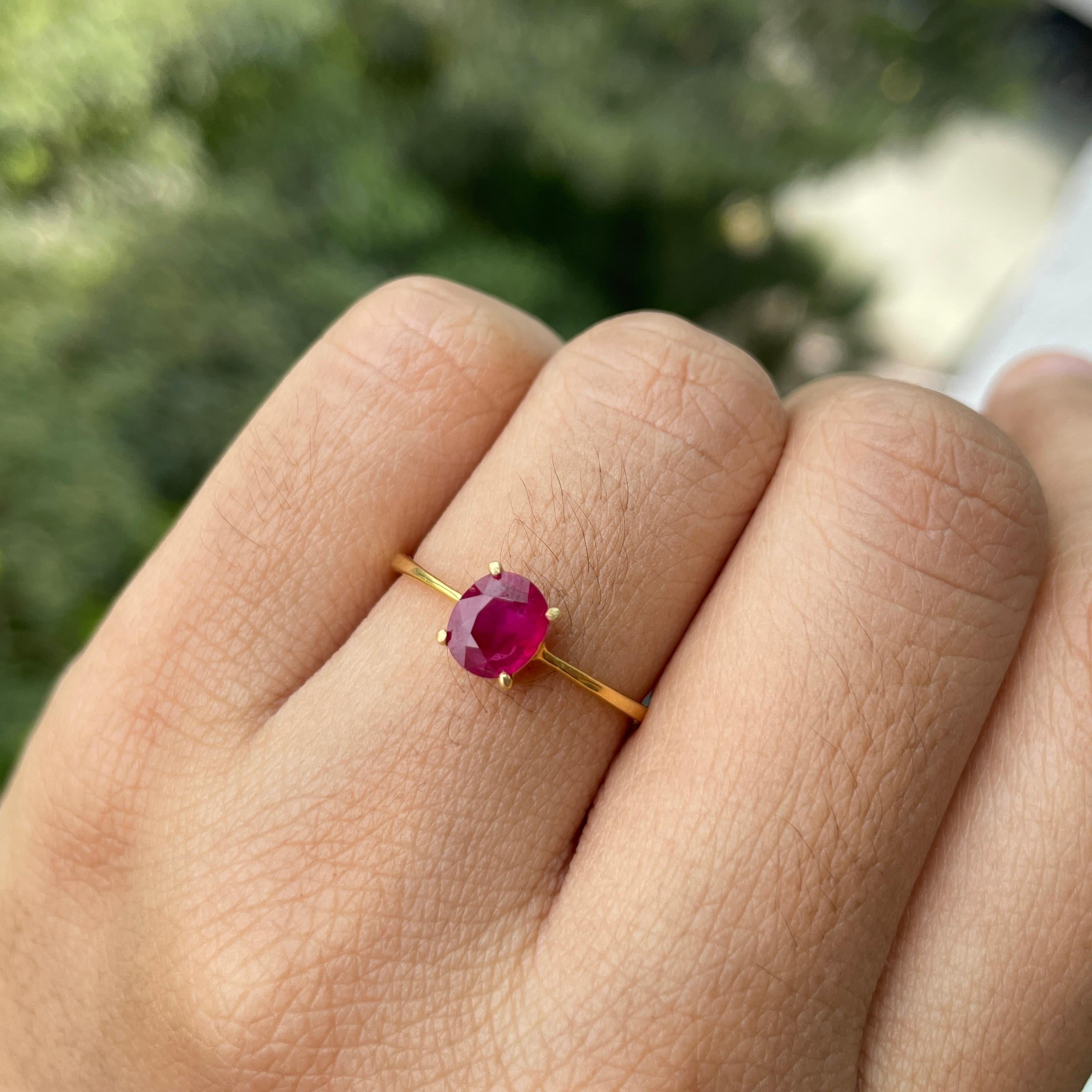 GIA 0,88ct Burmese Unheated Ruby Ring (Ruby Solitaire Ring)-1,55 gramme en vente 5