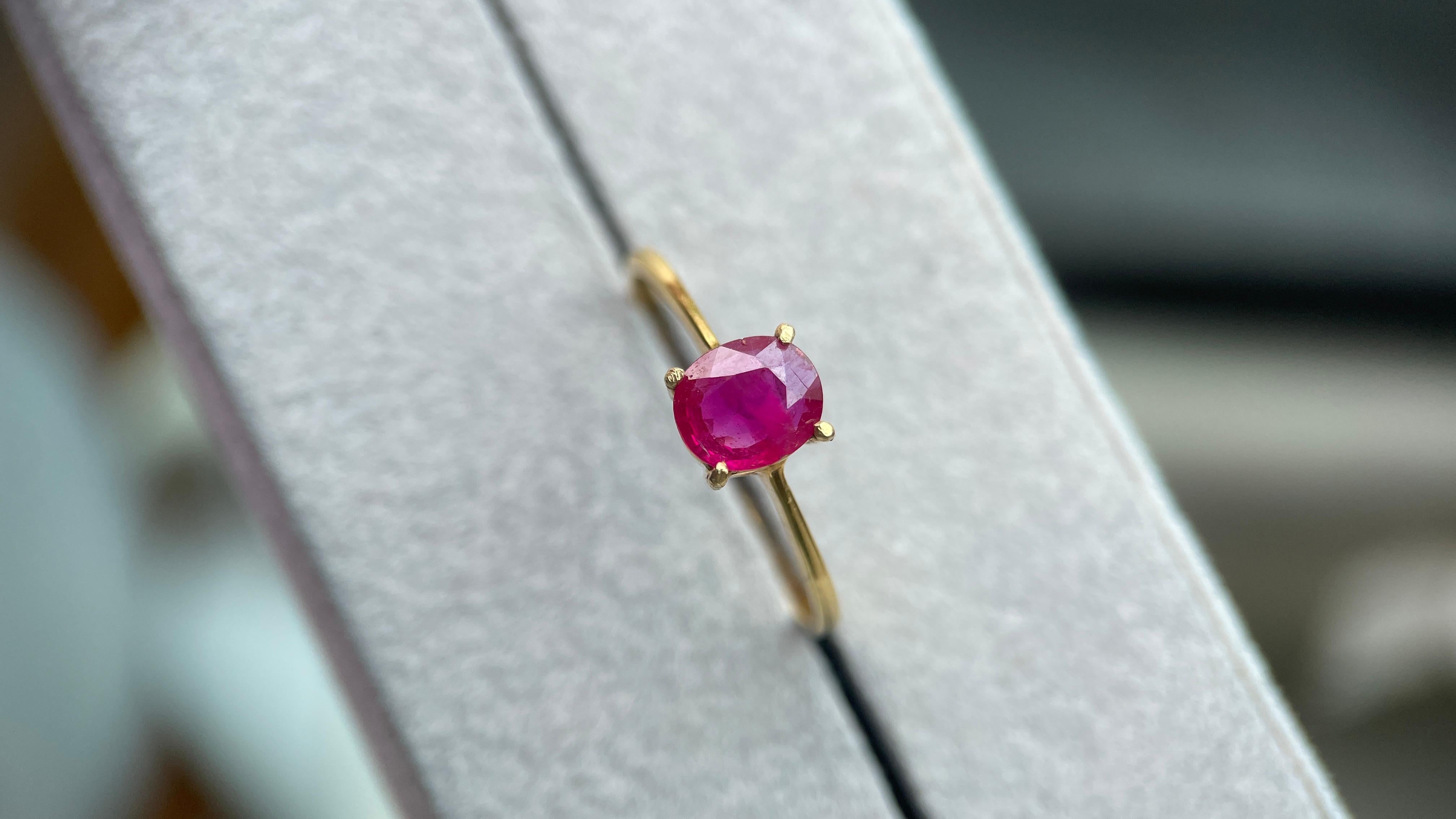 GIA 0,88ct Burmese Unheated Ruby Ring (Ruby Solitaire Ring)-1,55 gramme en vente 1