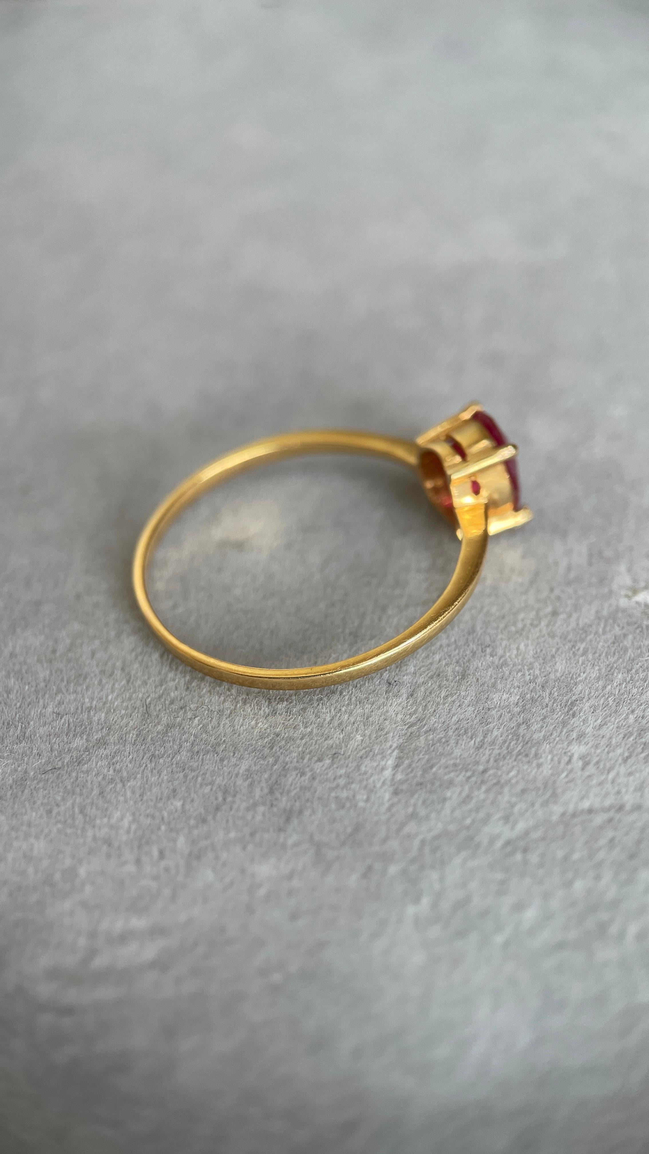 GIA 0,88ct Burmese Unheated Ruby Ring (Ruby Solitaire Ring)-1,55 gramme en vente 3