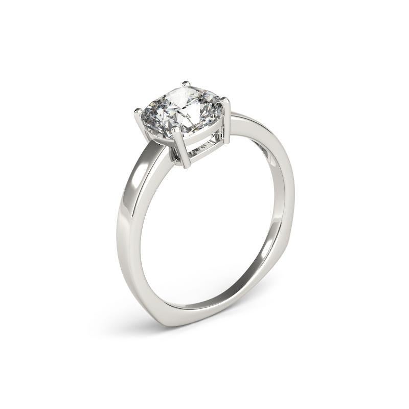 Donna GIA 0,8ct Solitario a cuscino con gambo in oro bianco a quattro griffe in vendita