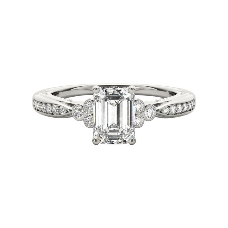 GIA 0.8ct Smeraldo con castone antico a nastro con ponte di diamanti in oro bianco in vendita