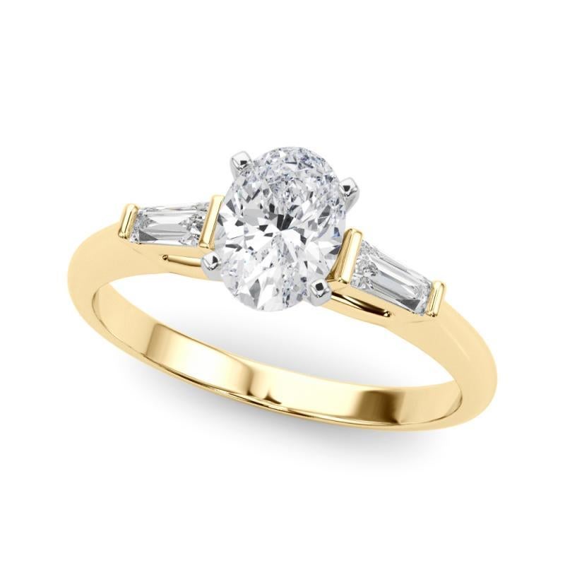 Taglio ovale GIA Anello con diamante ovale a tre pietre e baguette affusolata in oro giallo 18 carati da 0,8 carati in vendita