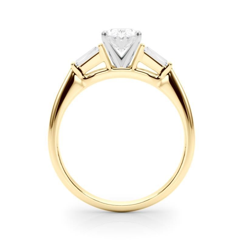 GIA Anello con diamante ovale a tre pietre e baguette affusolata in oro giallo 18 carati da 0,8 carati In condizioni Nuovo in vendita a New York, NY