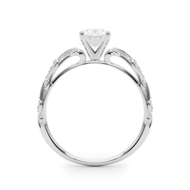 GIA 0,8ct Oval Vintage 3-Stone Heart & Vine  Anello con diamante In condizioni Nuovo in vendita a New York, NY