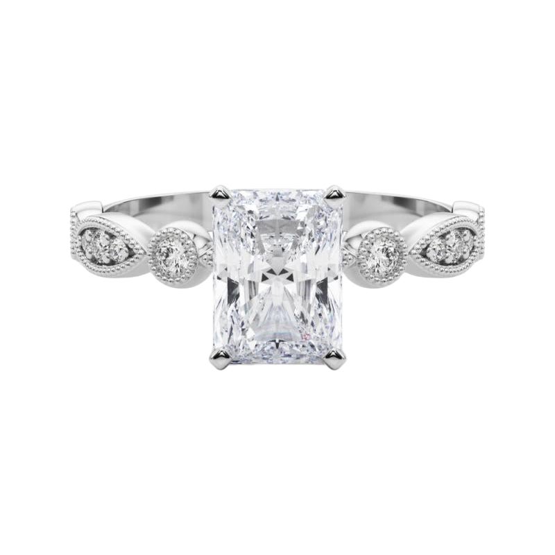 GIA 0.8ct Radiant Marquise e Round Milgrain Bezel Anello con diamanti in oro bianco