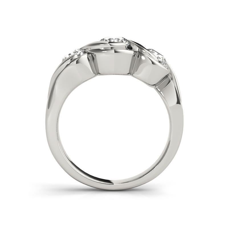 Taglio rotondo GIA 0,9 Carati Tondo a Tre Pietre Vortice Oceanico Anello di Diamanti in Oro Bianco 18K in vendita