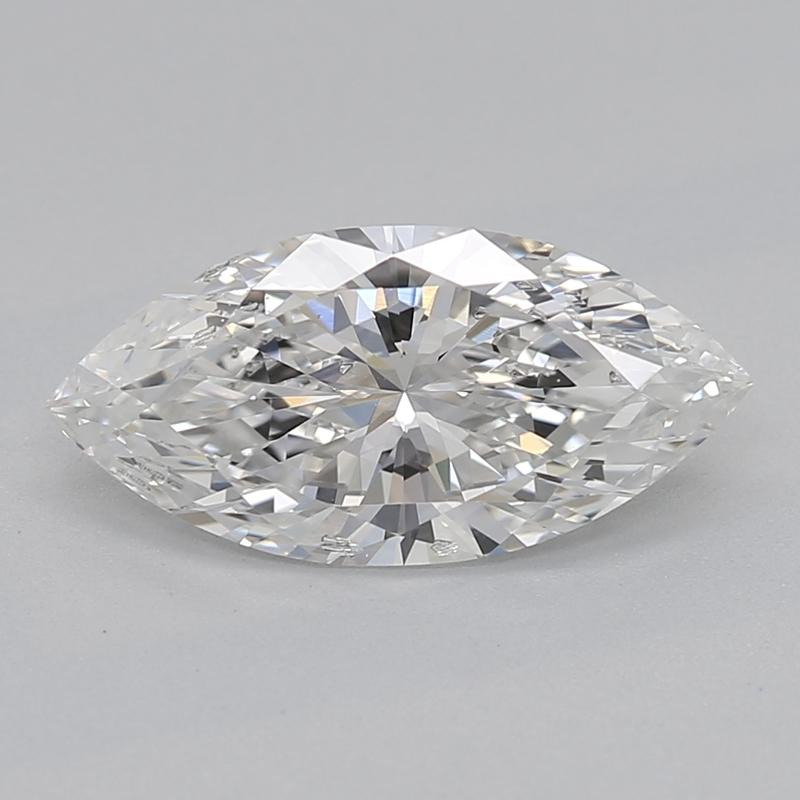 Rehaussez votre collection de bijoux avec cette exceptionnelle bague en diamant dont la pièce maîtresse est un diamant marquise pesant 0,90. Dotée d'un délicieux F et d'un SI2, cette bague rayonne d'un éclat extraordinaire. Son design met en valeur