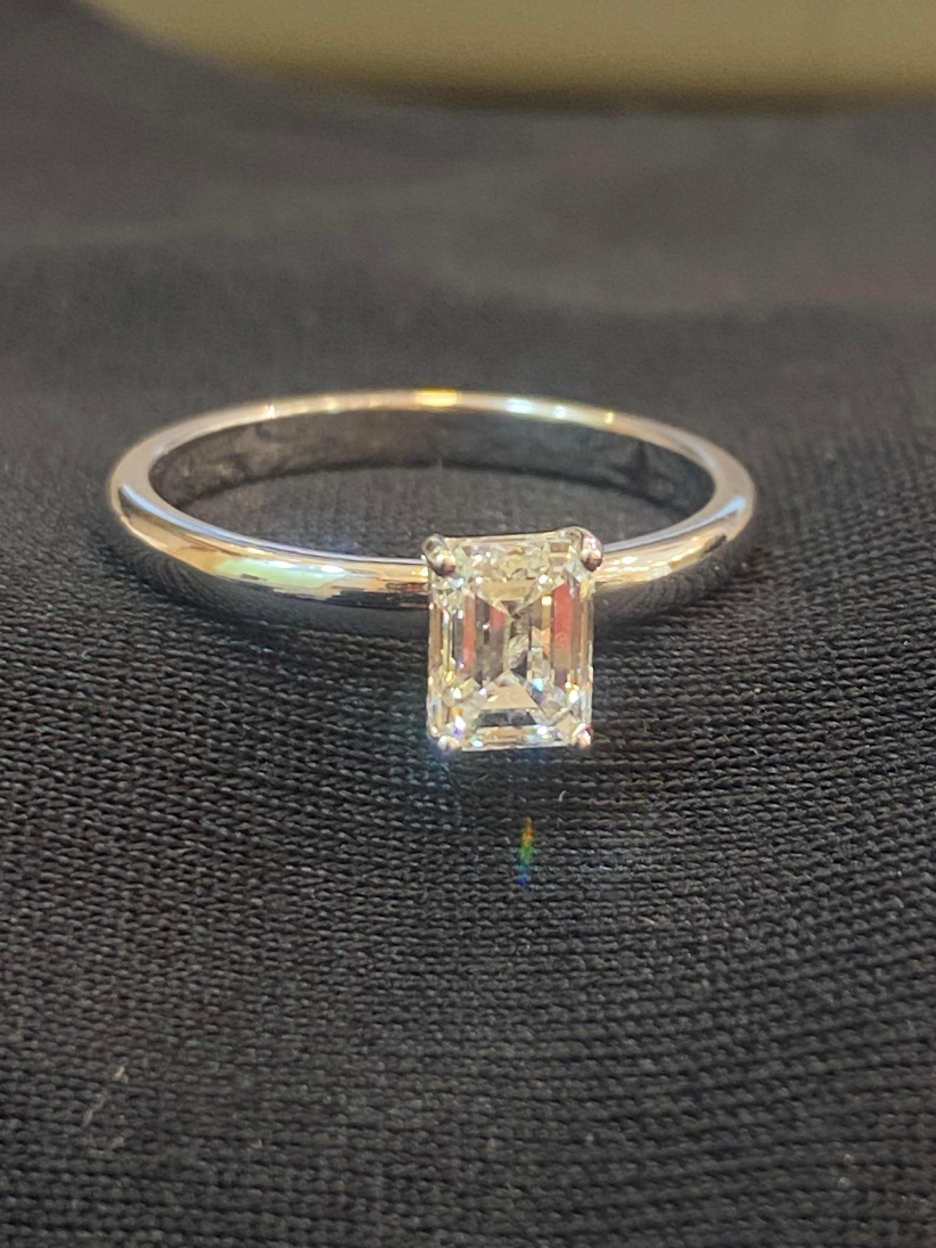 Create an everlasting bond with this exquisite ring featuring a GIA Certified 0.90 Carat G/VS2 Emerald Shape Diamond set in 18K White Gold. The perfect gift for any occasion!

Specifications : 

Ring Size : 6 (Custom Size Available)

Diamond Weight