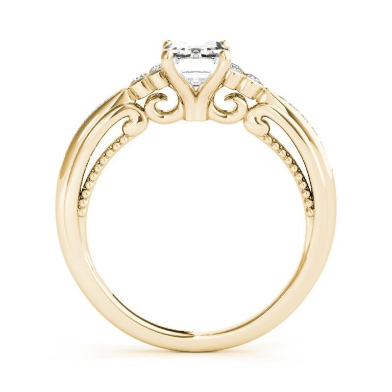 GIA 0,90ct Smeraldo con castone antico a nastro con ponte di diamanti in oro giallo In condizioni Nuovo in vendita a New York, NY