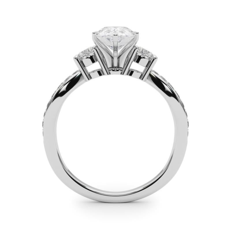GIA 0,90ct Pear Three-Stone Split Shank Pave Anello con diamanti in oro bianco 18K In condizioni Nuovo in vendita a New York, NY