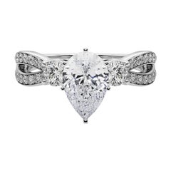GIA 0,90ct Pear Three-Stone Split Shank Pave Anello con diamanti in oro bianco 18K