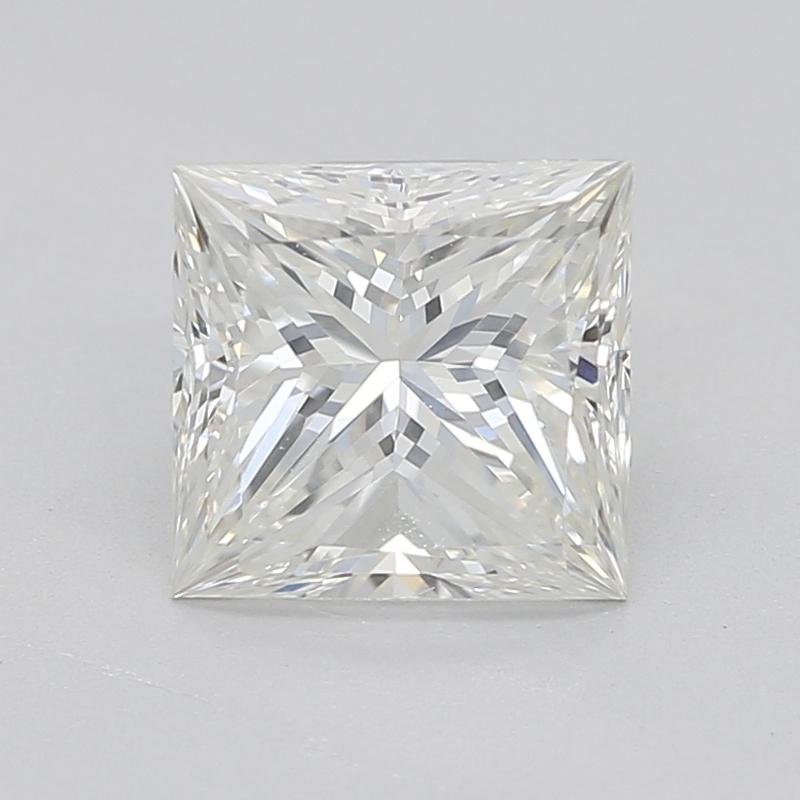 Fabriquée à la main à New York, cette bague en diamant exquise présente une pièce centrale captivante en diamant princesse J VS1, d'un poids impressionnant de 0,90. Conçue avec art en platine luxueux, cette pièce est un chef-d'œuvre d'artisanat,