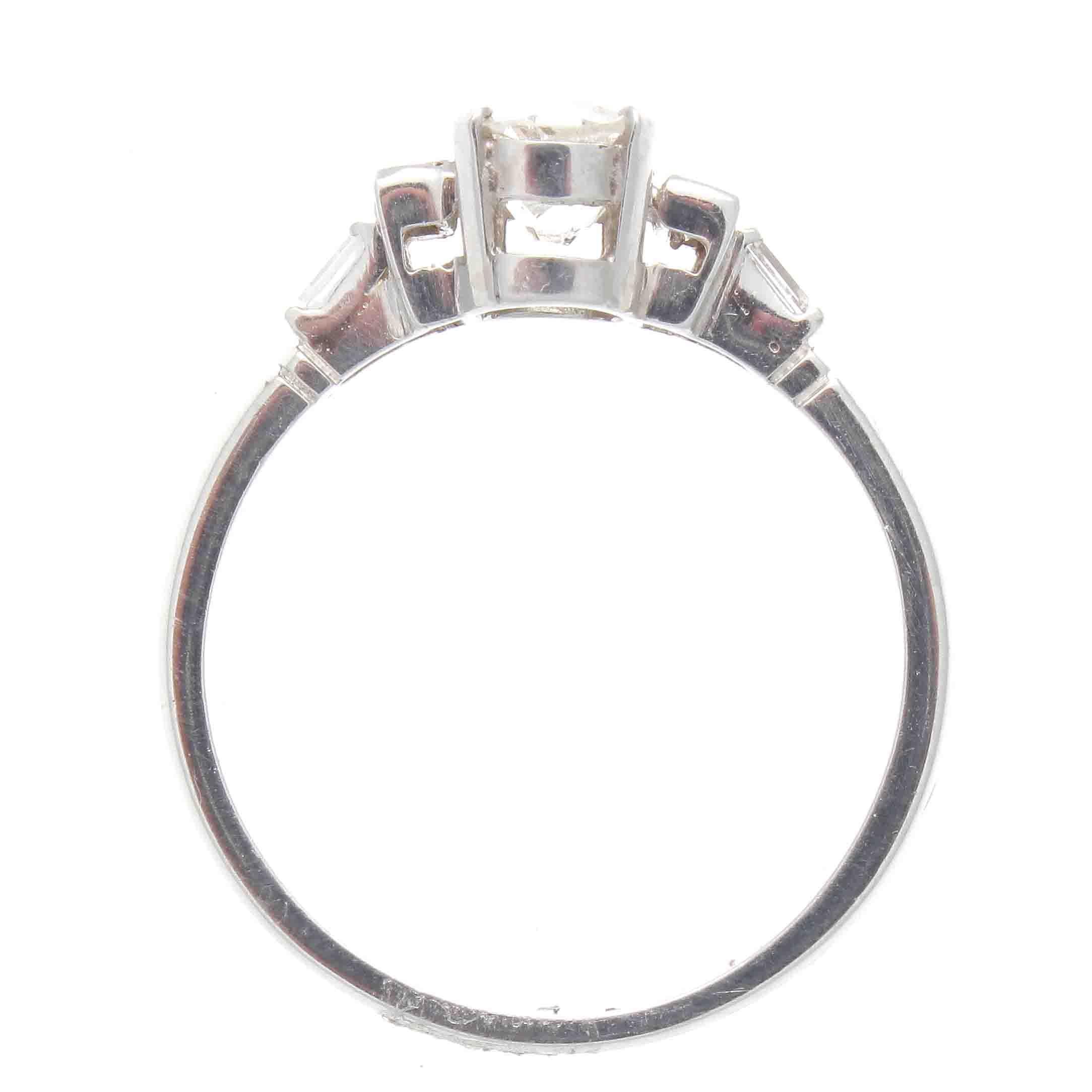 Art Deco GIA 0.91 Carat Diamond Platinum Engagement Ring