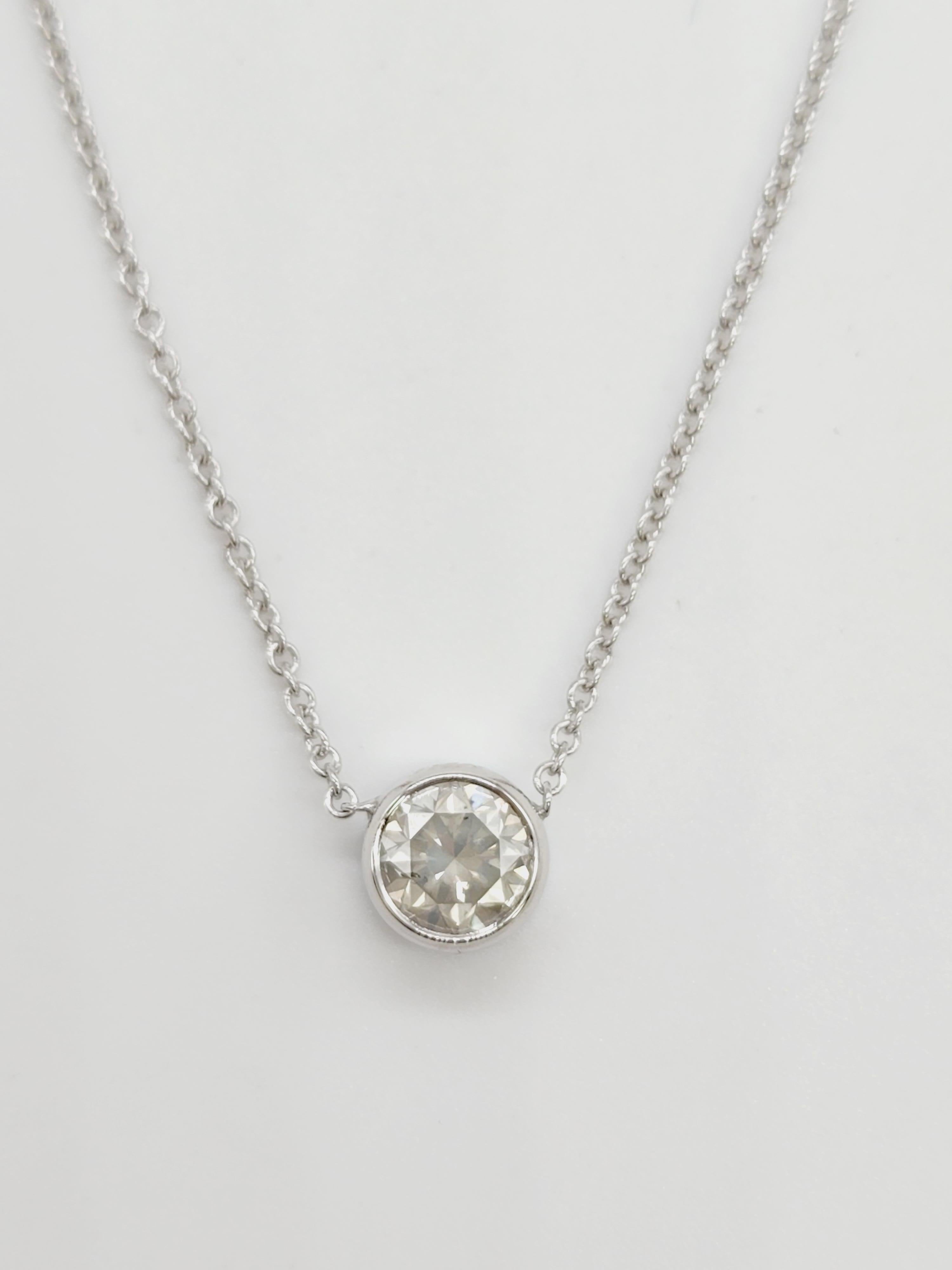 OFERTA GIA Colgante de diamante redondo gris muy claro de 0,91 quilates y 14 quilates de oro blanco en Nuevo estado para la venta en Great Neck Plaza, NY