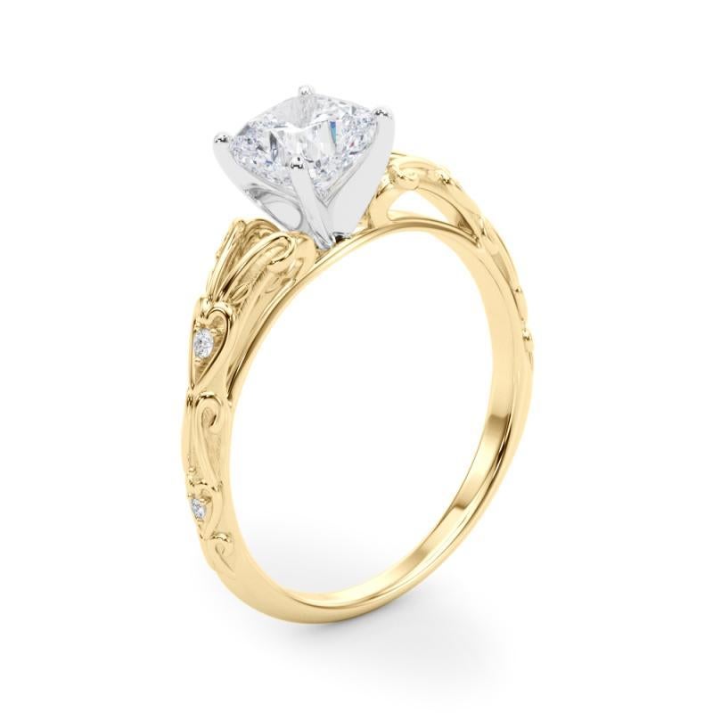 GIA 0,91ct Cushion Vintage 3-Stone Heart & Vine Anello con diamanti in oro giallo 18K in vendita 1