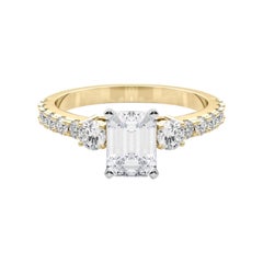 GIA 0.91ct Emerald Three-Stone with Diamond Shank 18K Yellow Gold Diamond Ring (bague à trois pierres en émeraude avec une tige en diamant)