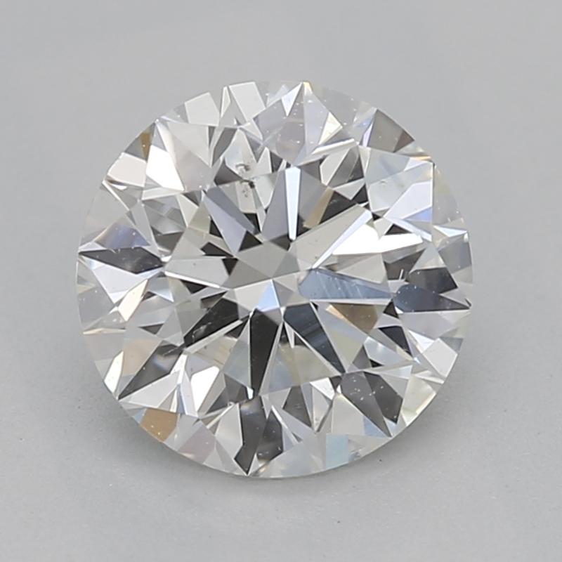 Realizzato a mano a New York, questo splendido anello con diamante presenta un'affascinante pietra centrale composta da un diamante rotondo del peso di 0,93, classificato H e SI1. L'anello è meticolosamente realizzato in lussuoso platino, accentuato