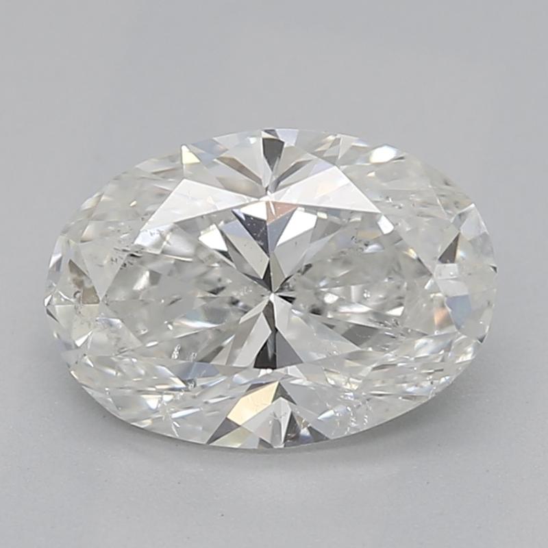 Un magnífico anillo de diamantes con una impresionante piedra central ovalada, de un impresionante peso de 0,93 y un impecable H y SI2. Esta exquisita pieza está expertamente elaborada en oro amarillo , que ofrece un brillo cálido y radiante que