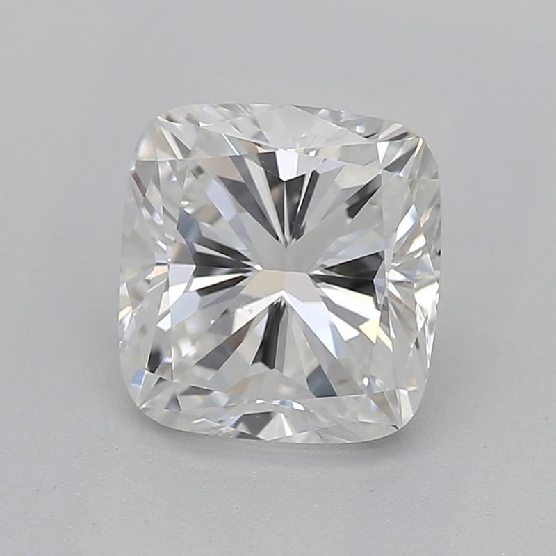 Realizzato alla perfezione, questo splendido anello con diamante è incentrato su un magnifico diamante a cuscino del peso di 0.94. Con un'accattivante F e un'incontaminata VS2, la pietra principale emana un'eccezionale brillantezza e chiarezza,
