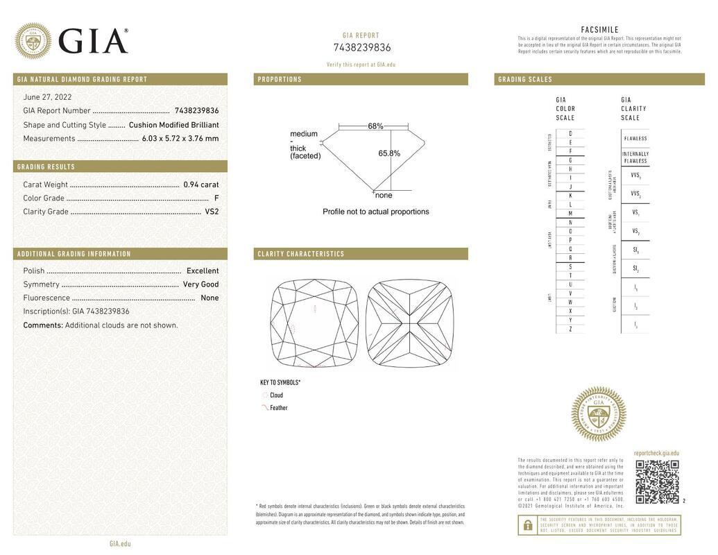 Contemporaneo GIA 0.94ct Cuscino Quadrato Halo Filigrana Fiore Pave Oro Bianco Anello di Diamanti in vendita