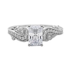 GIA 0.96 Carat Radiant Three-Stone Curved Bypass (contournement de trois pierres)  Bague en diamant