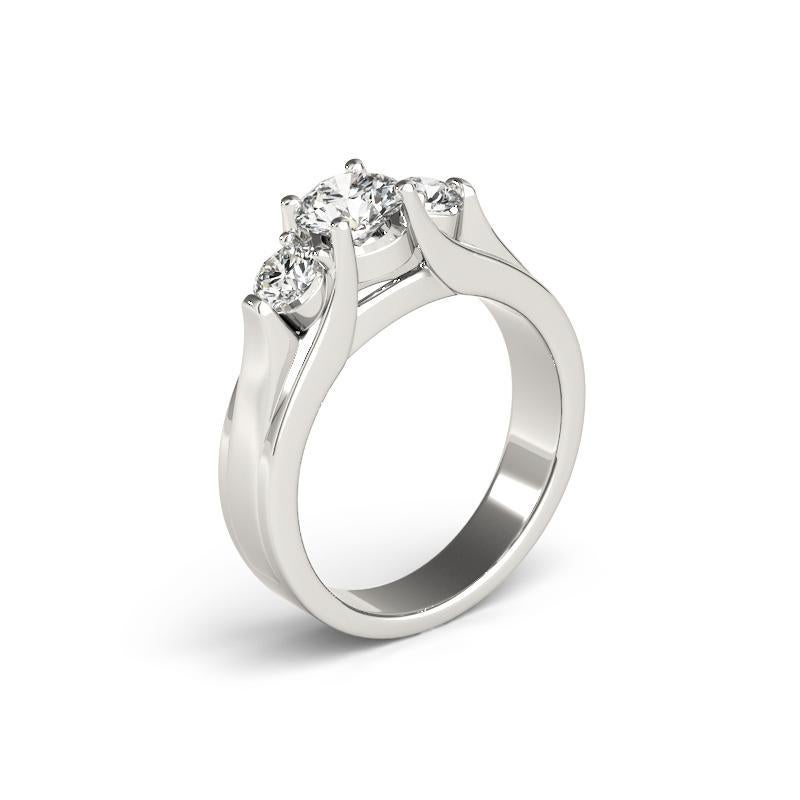 Donna GIA 0,97ct Anello di diamanti tondo a 3 pietre smussate in oro bianco 18 carati a forma di cattedrale in vendita