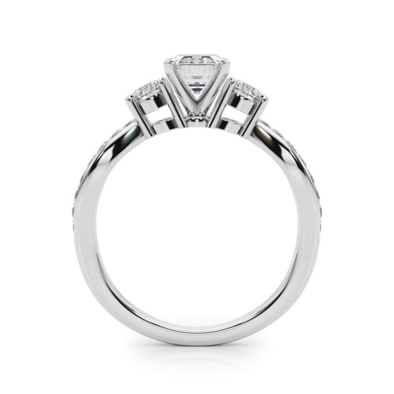 GIA 0,9ct Smeraldo a tre pietre Split Shank Pave Anello con diamanti in oro bianco 18K In condizioni Nuovo in vendita a New York, NY