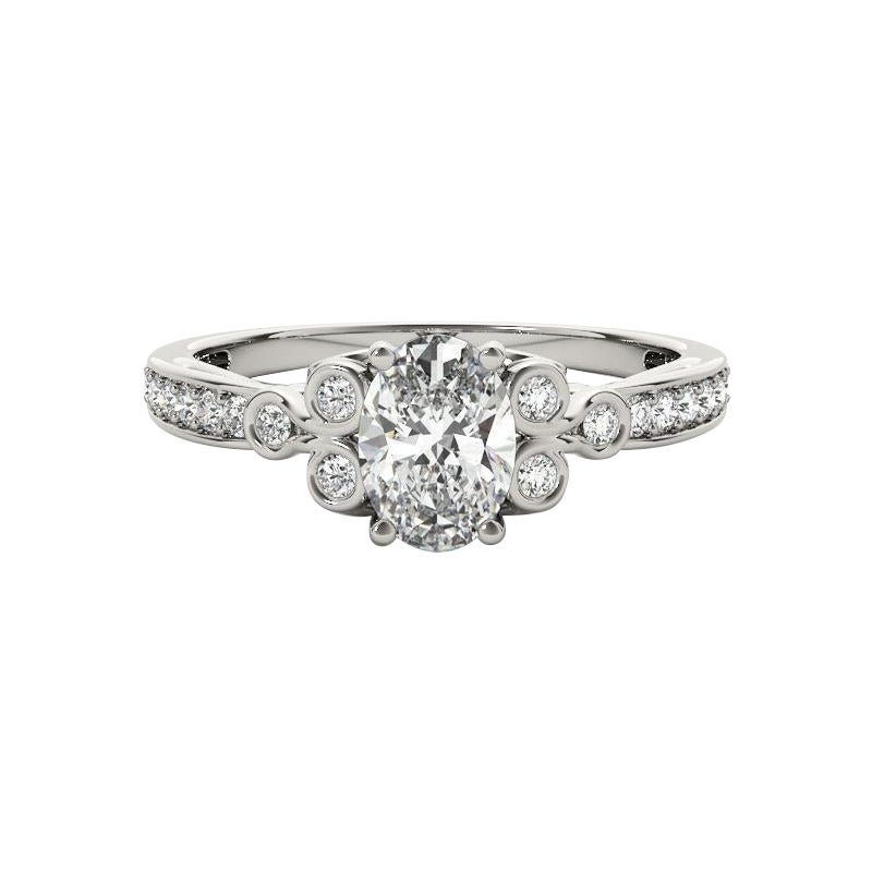 GIA 0.9ct Anello con diamante ovale vintage con castone traforato a cattedrale in vendita
