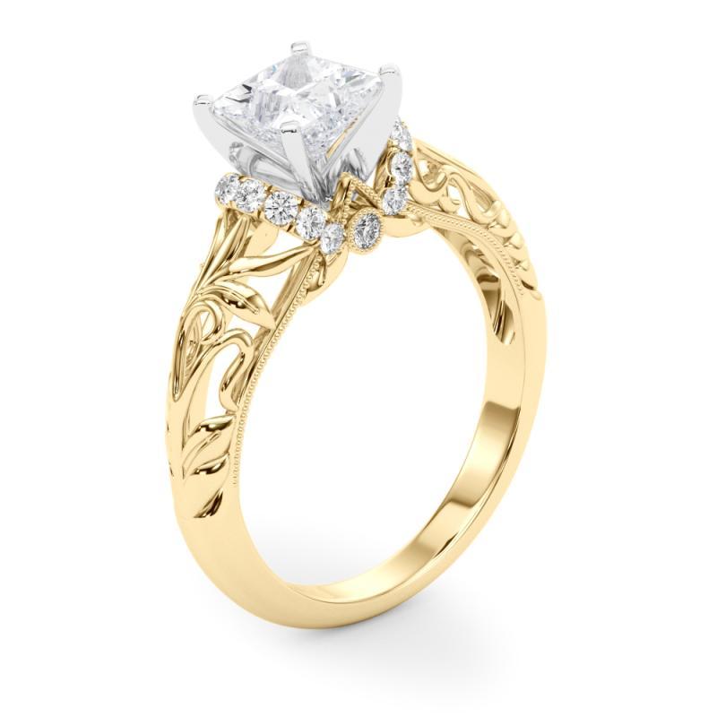 GIA 0,9ct Principessa Chevron Halo Anello di diamanti in filigrana floreale in oro giallo 18 carati in vendita 1