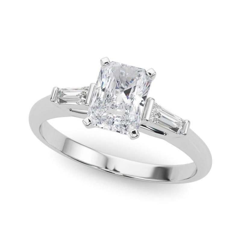 Taille radiant GIA 0.9ct Radiant Three-Stone Tapered Baguette  Bague en diamant en vente