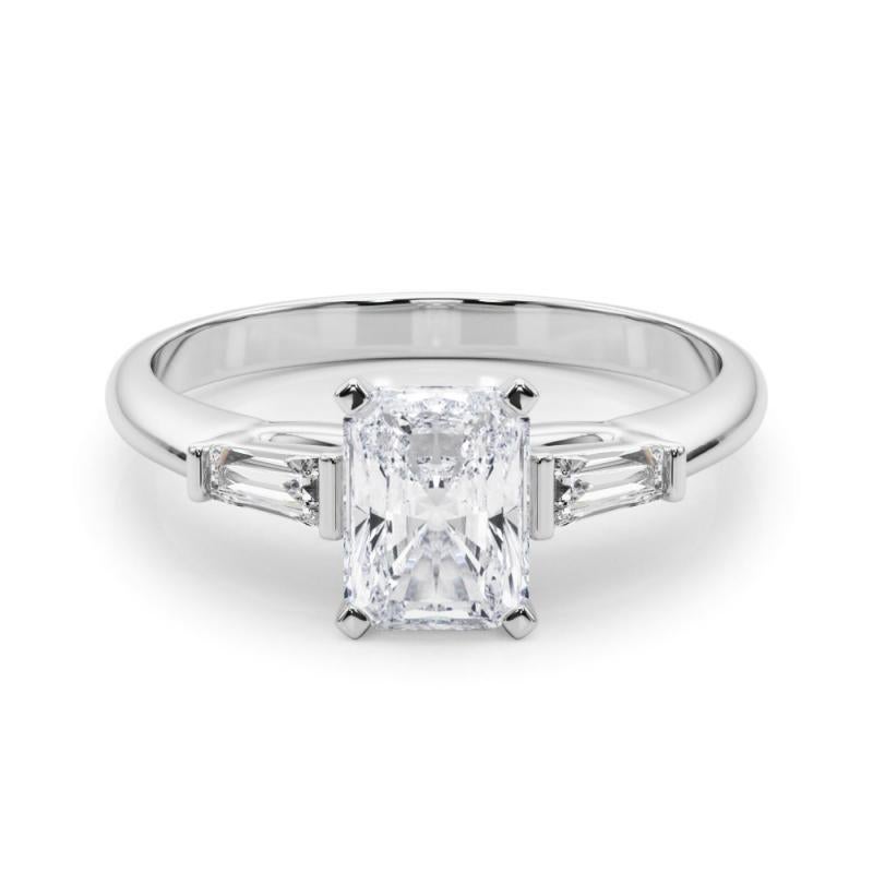 GIA 0.9ct Radiant Three-Stone Tapered Baguette  Bague en diamant Pour femmes en vente