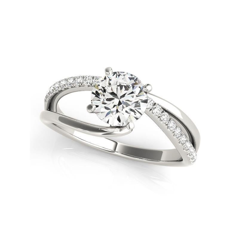 Taglio rotondo GIA 0,9ct Anello con diamante rotondo asimmetrico a nastro con gambo spaccato in oro bianco in vendita