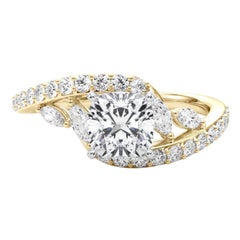 GIA 1 Carat Cushion Curved Bypass Leaf & Vine Anello con diamanti in oro giallo 18K
