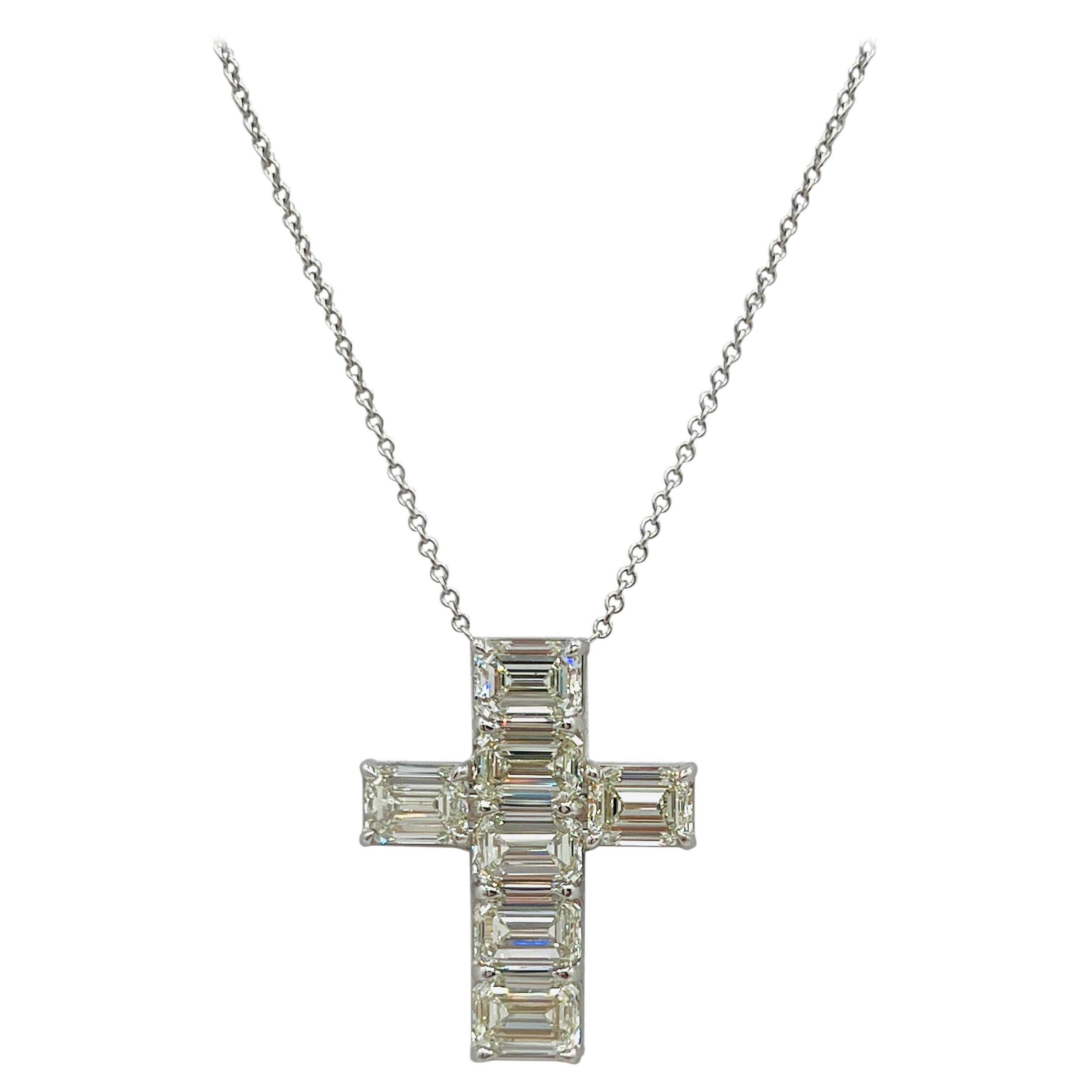 GIA - Collier croix en or blanc 18 carats avec diamant taille émeraude de 1 carat chacun