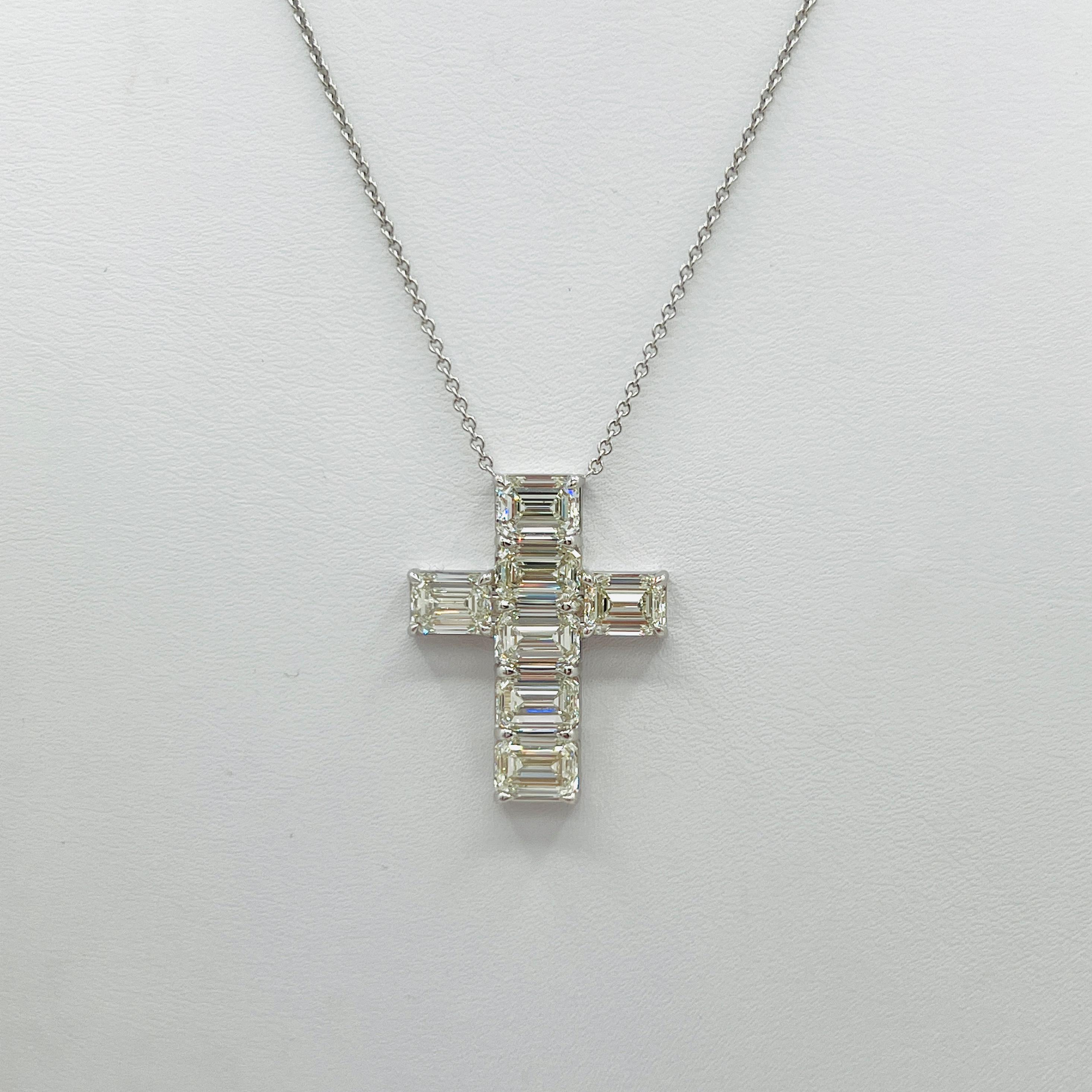 GIA - Collier croix en or blanc 18 carats avec diamant taille émeraude de 1 carat chacun