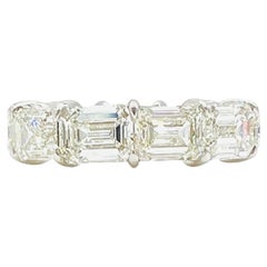 GIA 1 Carat Each Emerald Cut Diamond East West Eternity Band Ring in 18K Gold (Bague d'éternité Est-Ouest en or 18K)