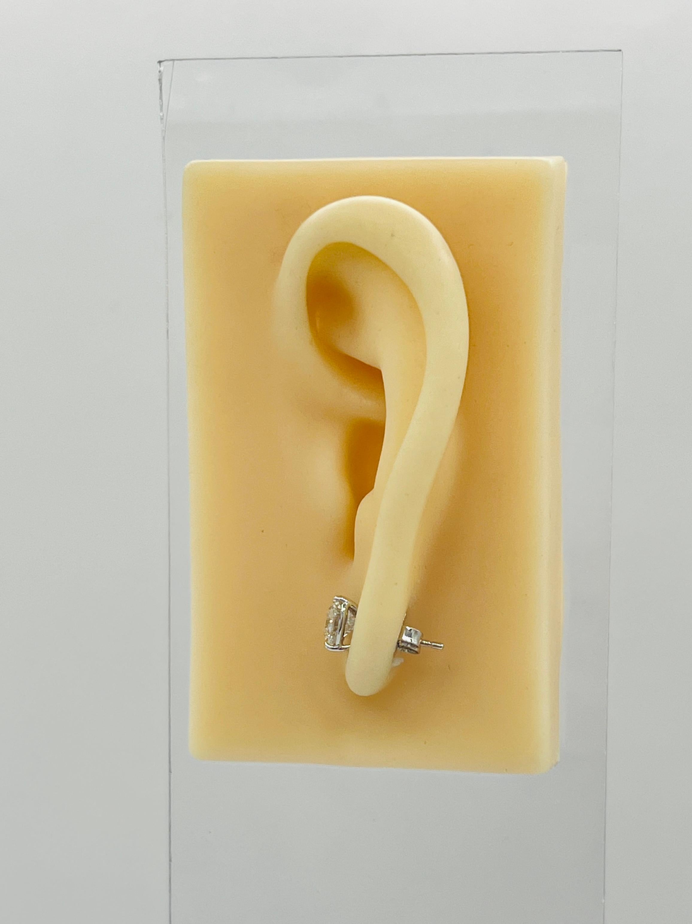 GIA 1 Karat jedes Herz weißer Diamant Martini-Ohrstecker aus 18 Karat Weißgold (Herzschliff) im Angebot