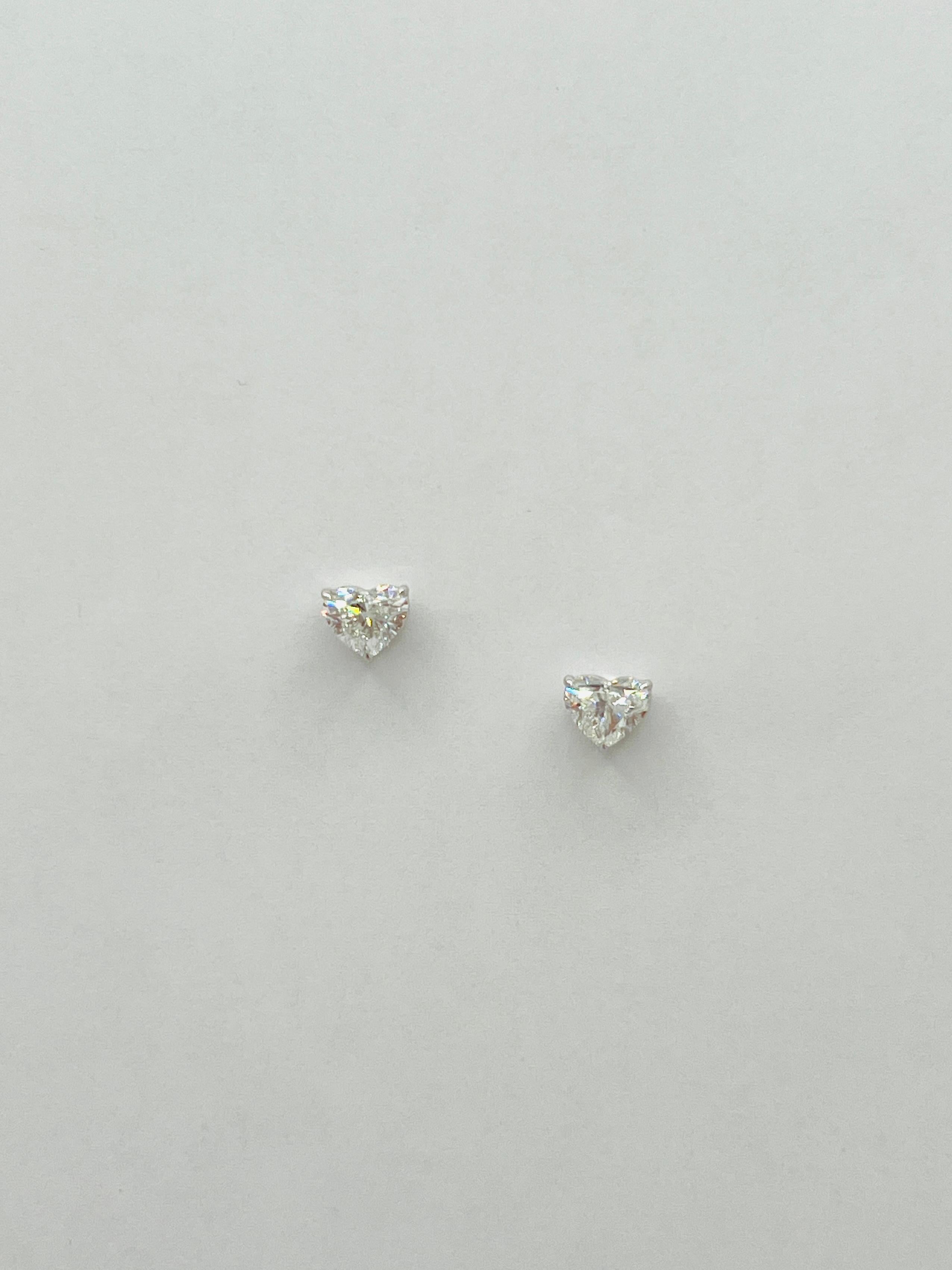 GIA 1 Karat jedes Herz weißer Diamant Martini-Ohrstecker aus 18 Karat Weißgold im Zustand „Neu“ im Angebot in Los Angeles, CA