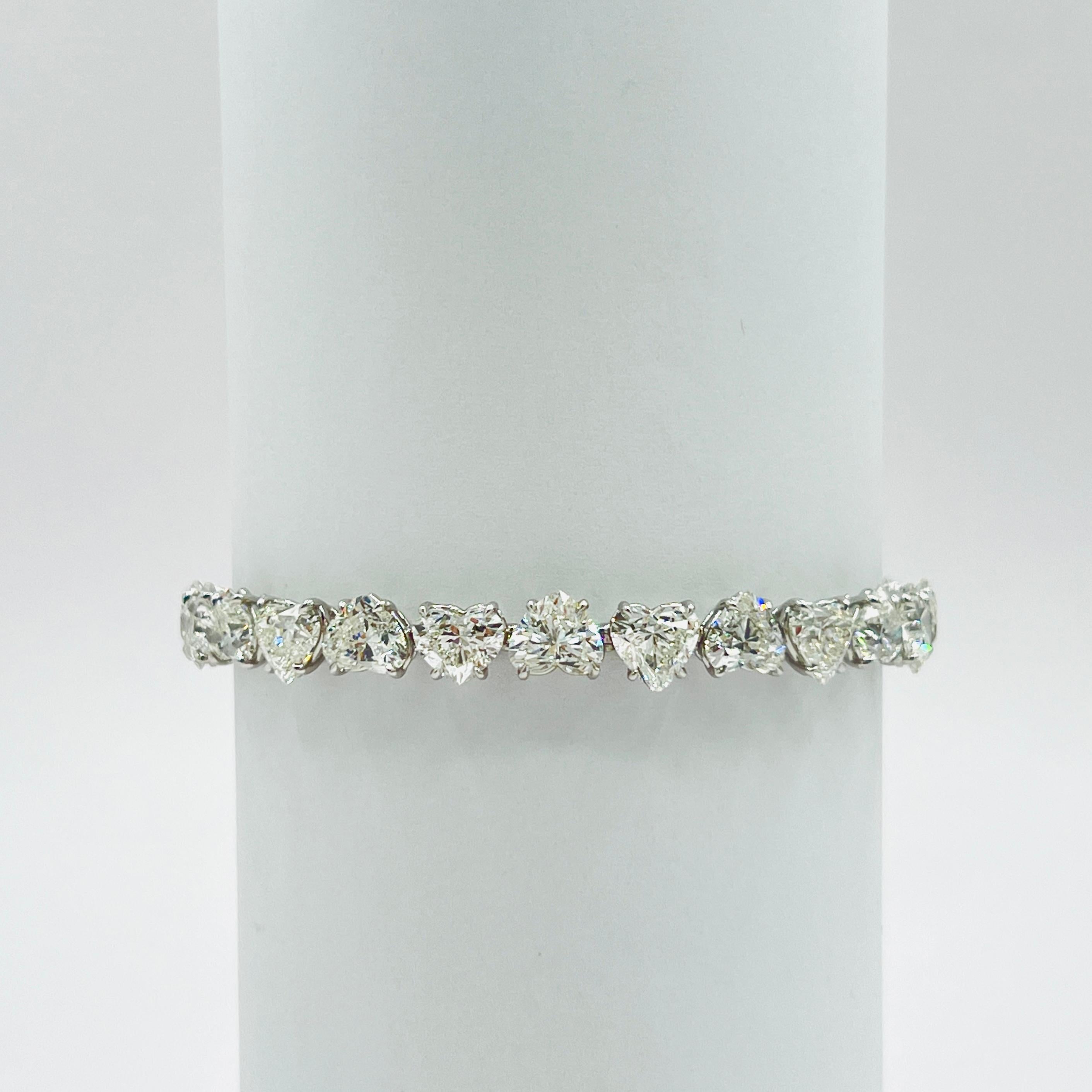 GIA Pulsera de tenis con diamantes blancos de 1 quilate cada corazón en oro blanco de 18 quilates en Nuevo estado para la venta en Los Angeles, CA