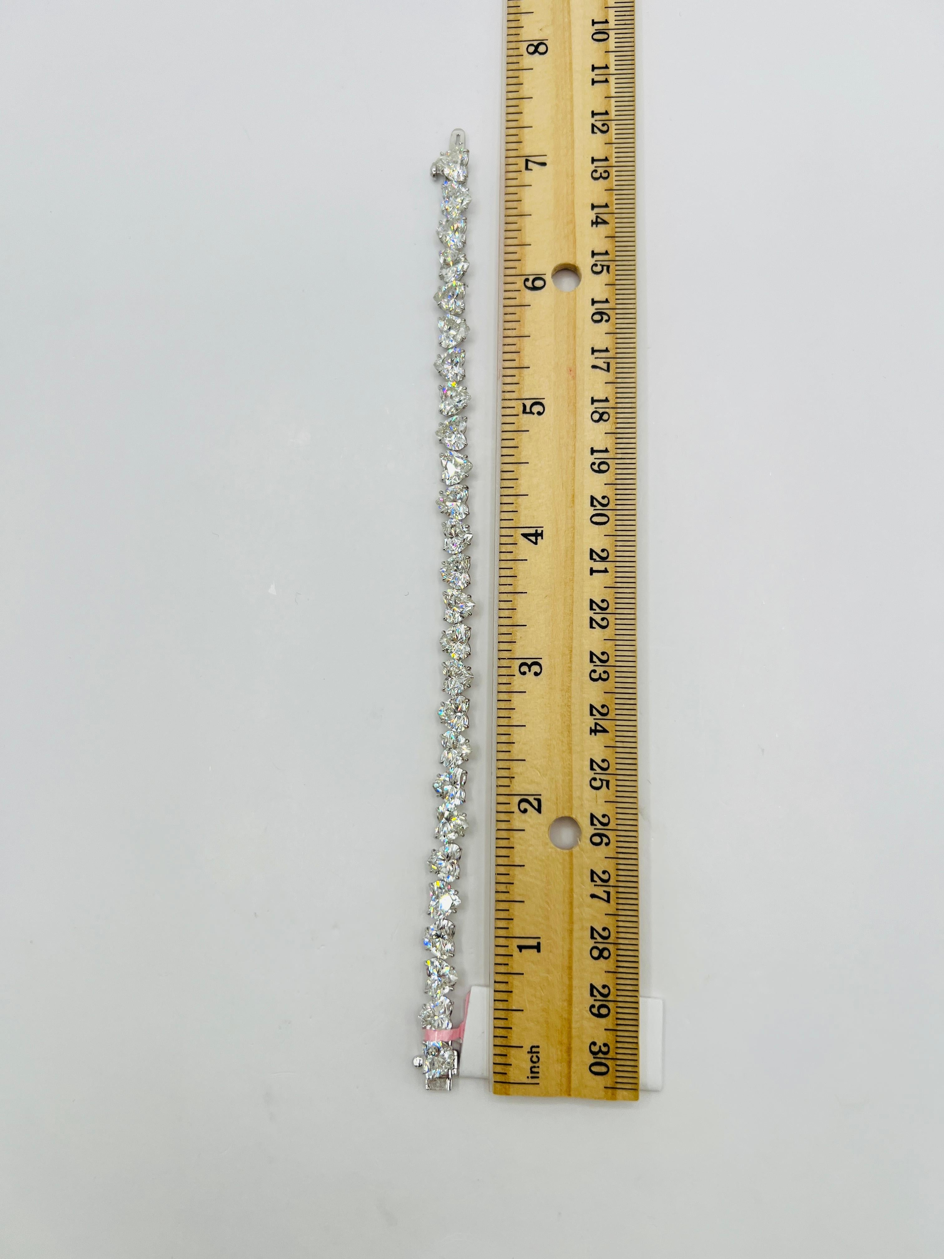GIA Pulsera de tenis con diamantes blancos de 1 quilate cada corazón en oro blanco de 18 quilates en venta 3