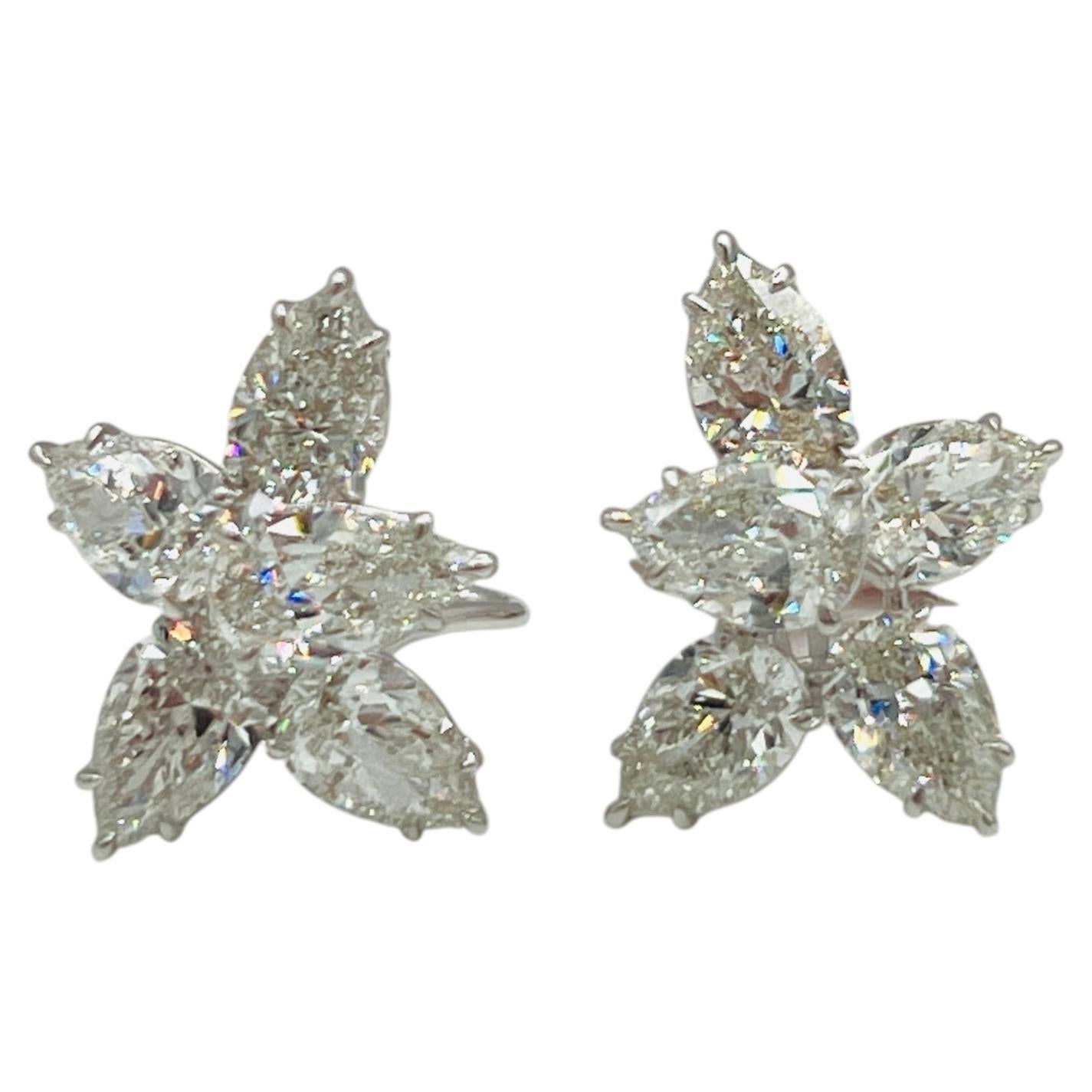 GIA Orecchini a grappolo di diamanti a forma di pera da 1 carato ciascuno in oro bianco 18 carati